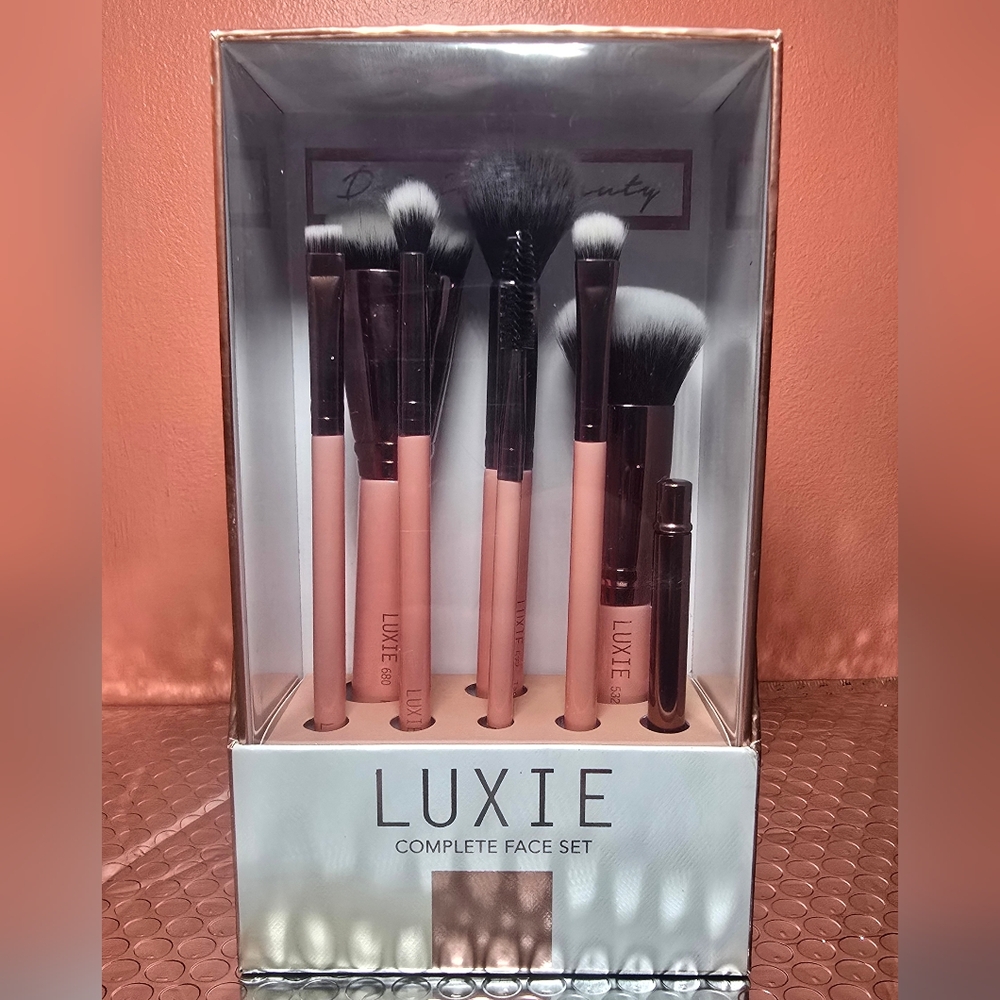 Luxie Pink Face Brush Collection